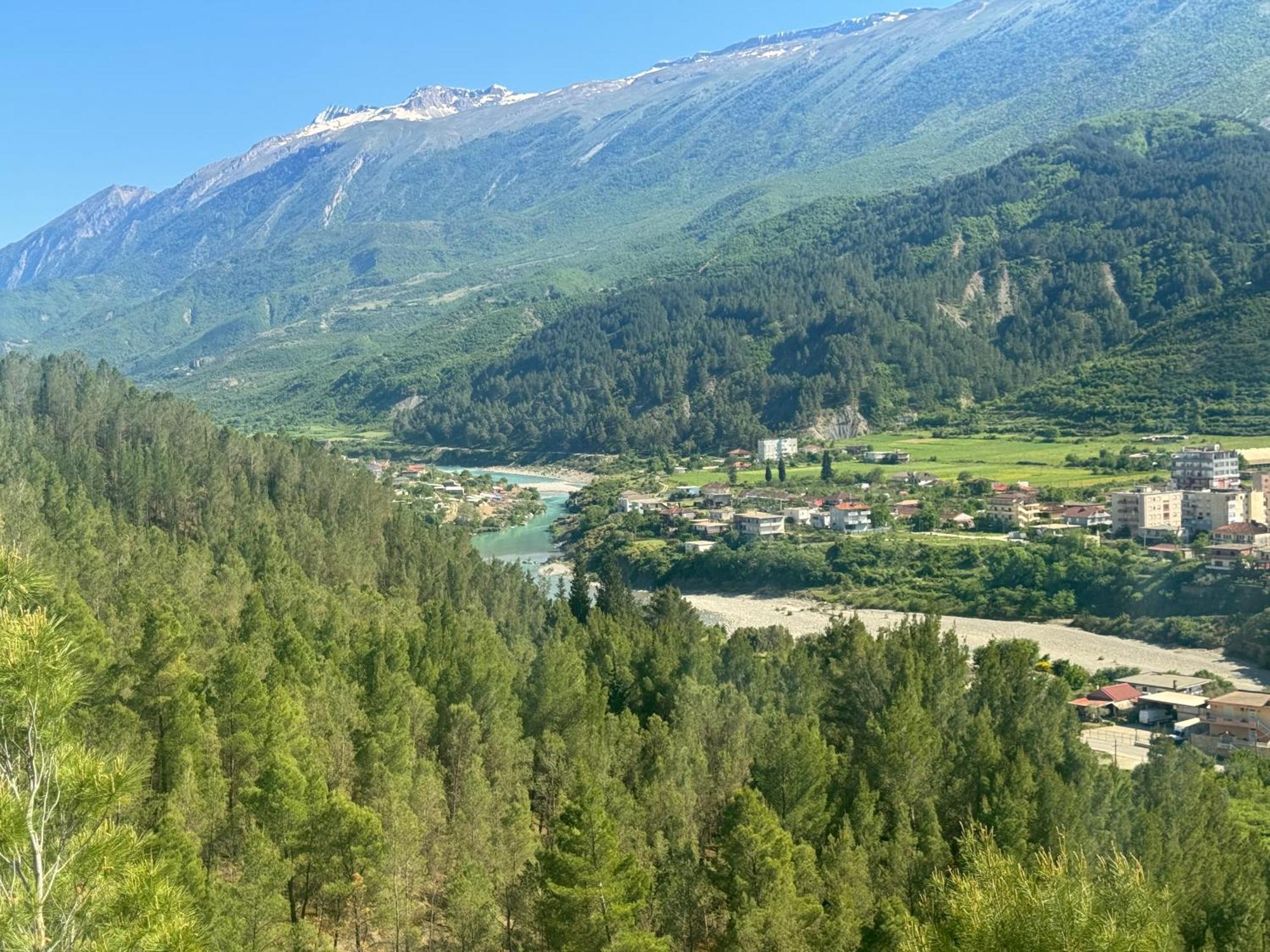Hotel Kseal Përmet المظهر الخارجي الصورة